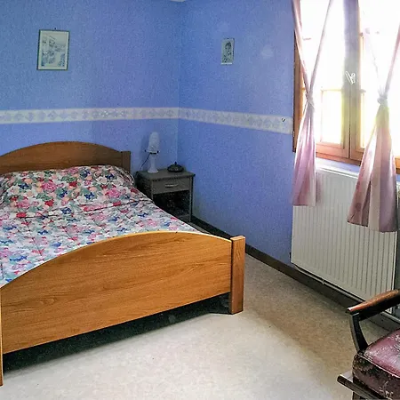 Holiday home 3 Bedroom Beautiful In Boucres
