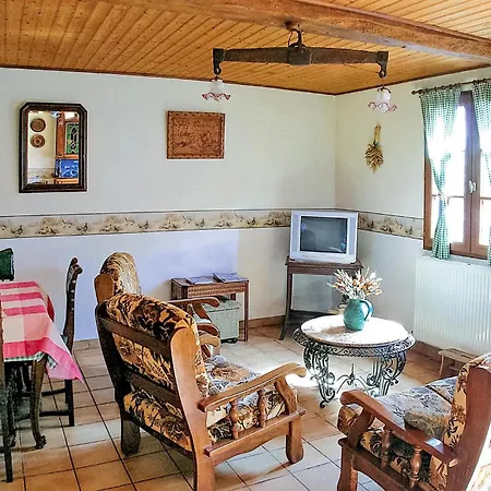 3 Bedroom Beautiful In Boucres
